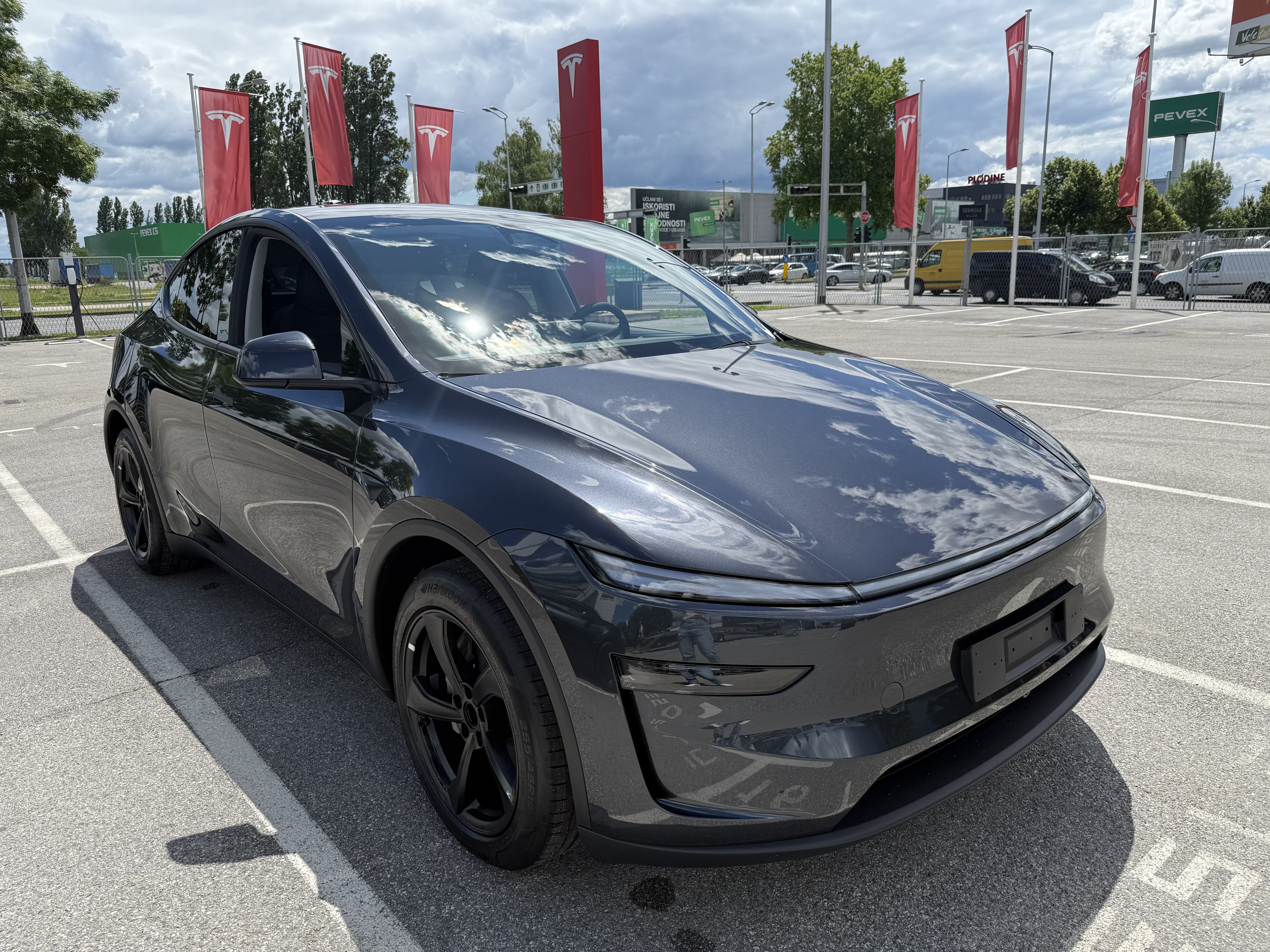 Tesla Model Y Juniper — семеен SUV електромобил, TheEV.info Бургас